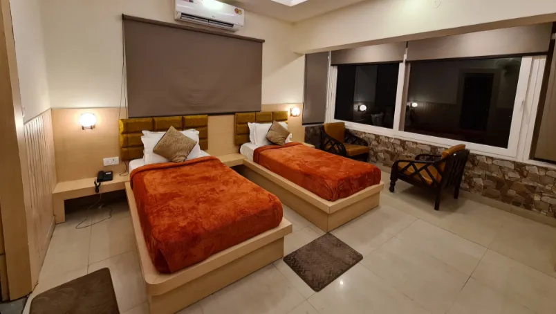 Super Deluxe Twin Bed
